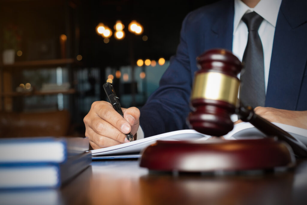 Un abogado laboralista puede ayudar en casos laborales