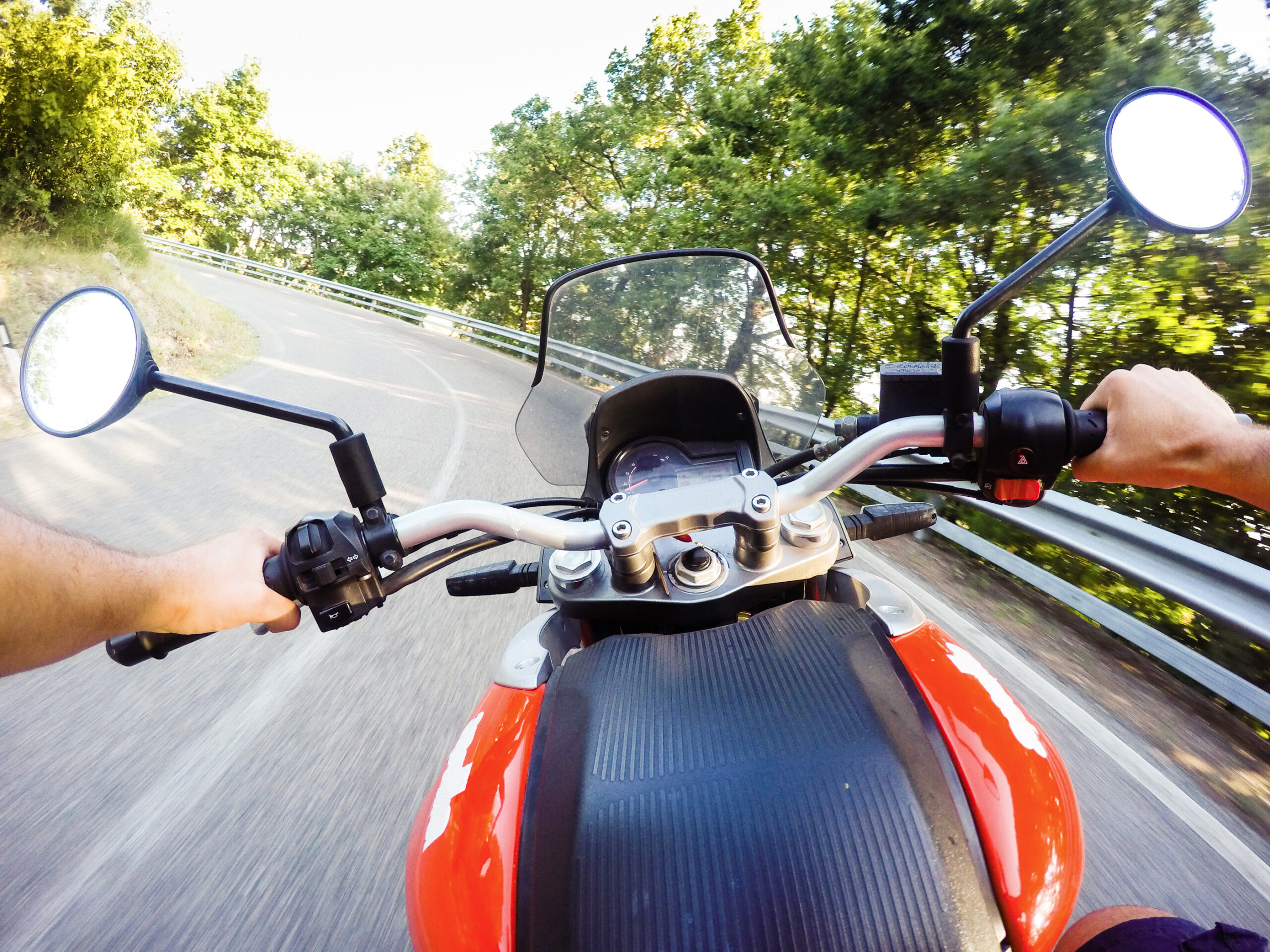 Llevar cámara en el casco de moto: ¿es legal?
