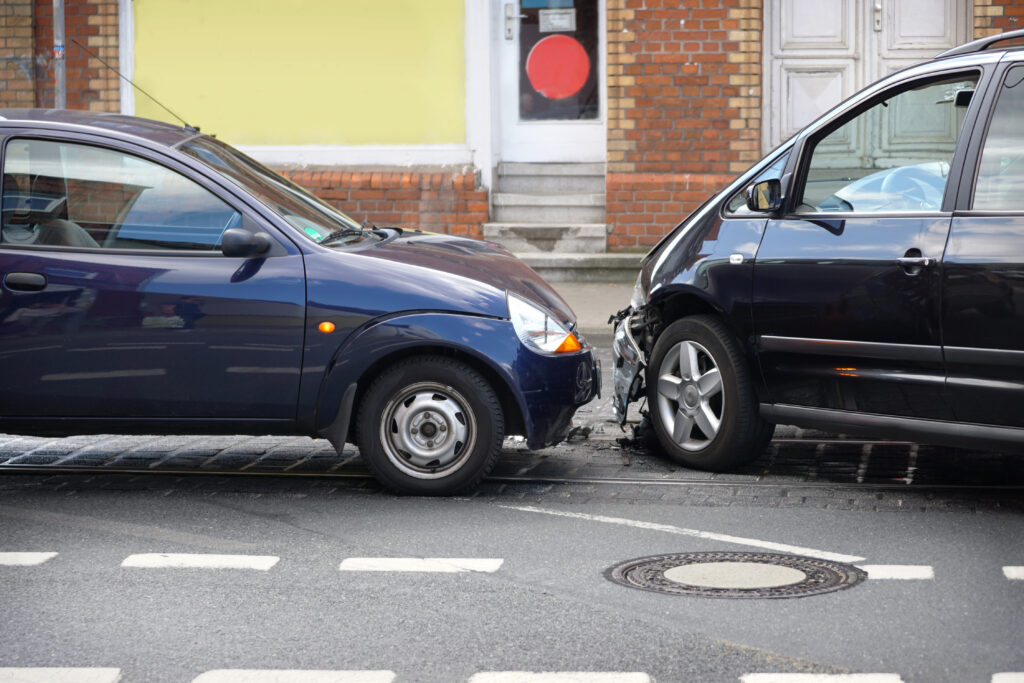 Un accidente de tráfico con colisión frontal